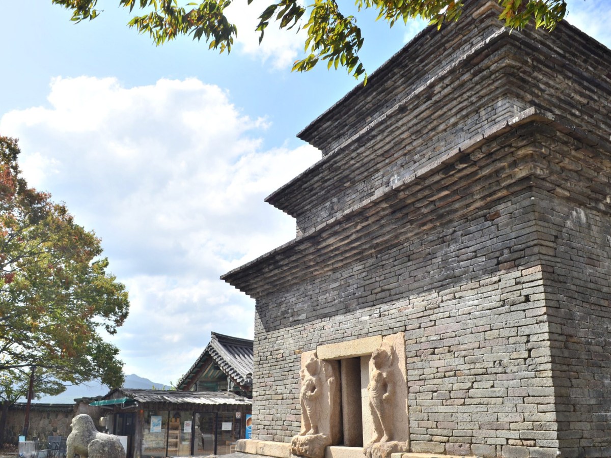 Tour Through Time: Stop 25: Bunhwangsa&nbsp;Temple
