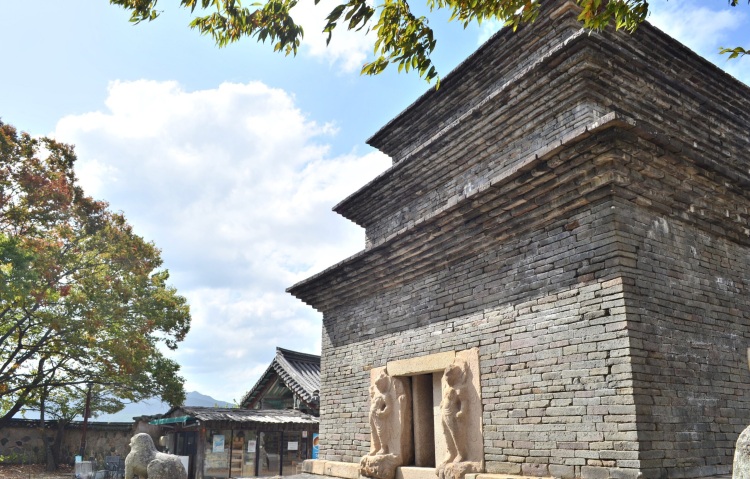 Tour Through Time: Stop 25: Bunhwangsa Temple